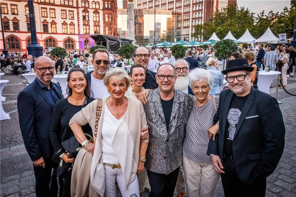 Am zweiten Tag der Cityring-Konzerte haben die Dortmunder Philharmoniker unter der Leitung von Christoph Huber die größten Hits von ABBA präsentiert. Mit dabei war die international erfolgreiche ABBA-Cover-Band Super Swede.
