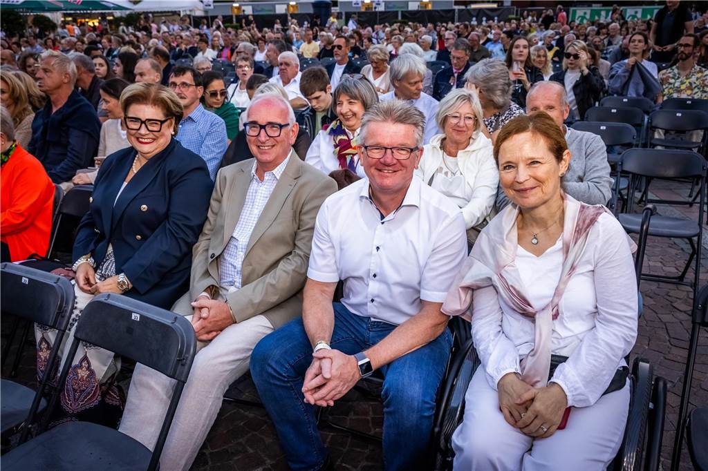 Am zweiten Tag der Cityring-Konzerte haben die Dortmunder Philharmoniker unter der Leitung von Christoph Huber die größten Hits von ABBA präsentiert. Mit dabei war die international erfolgreiche ABBA-Cover-Band Super Swede.