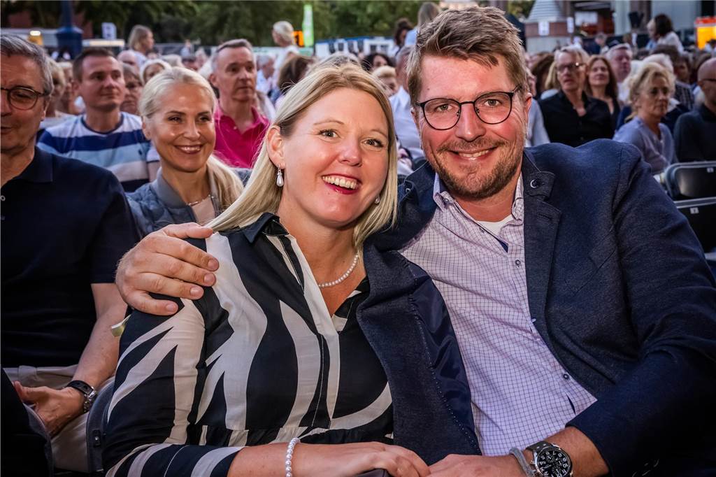 Am zweiten Tag der Cityring-Konzerte haben die Dortmunder Philharmoniker unter der Leitung von Christoph Huber die größten Hits von ABBA präsentiert. Mit dabei war die international erfolgreiche ABBA-Cover-Band Super Swede.