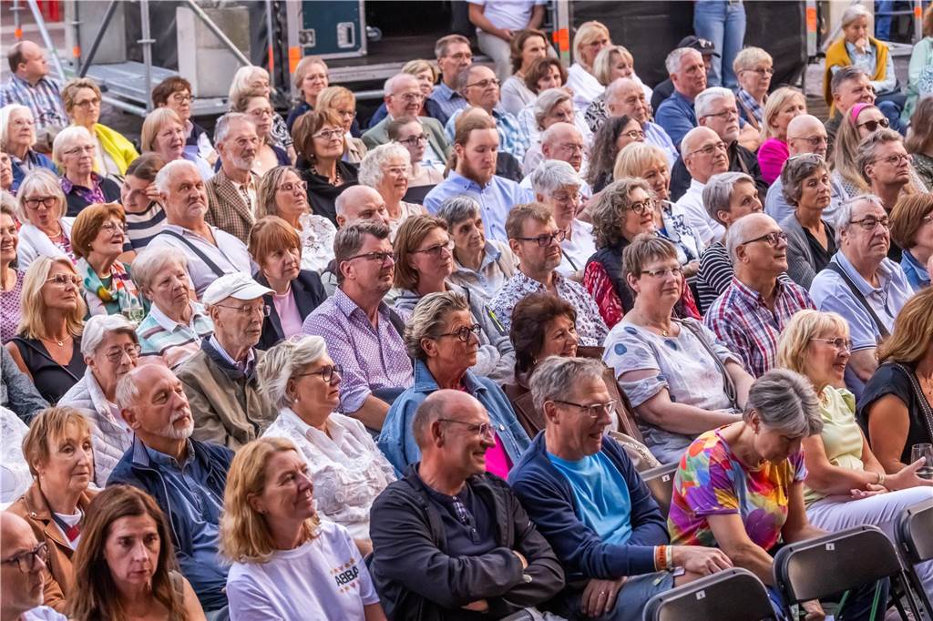 Am zweiten Tag der Cityring-Konzerte haben die Dortmunder Philharmoniker unter der Leitung von Christoph Huber die größten Hits von ABBA präsentiert. Mit dabei war die international erfolgreiche ABBA-Cover-Band Super Swede.