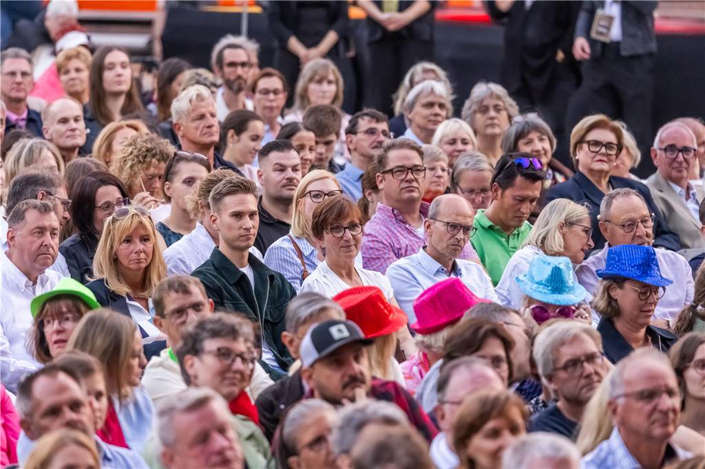 Am zweiten Tag der Cityring-Konzerte haben die Dortmunder Philharmoniker unter der Leitung von Christoph Huber die größten Hits von ABBA präsentiert. Mit dabei war die international erfolgreiche ABBA-Cover-Band Super Swede.