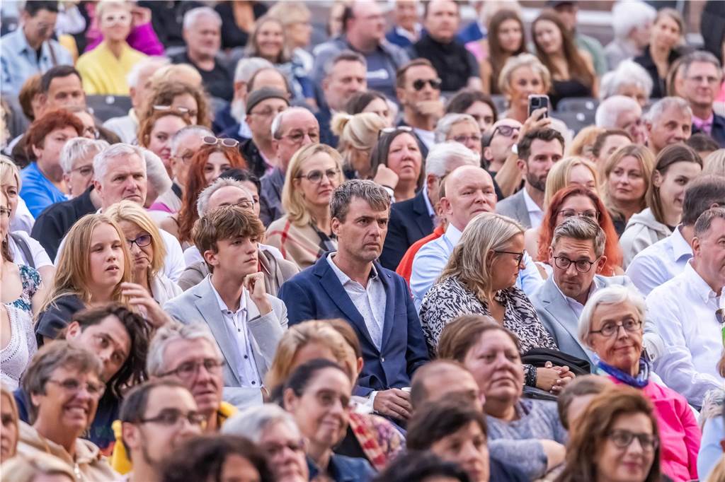 Am zweiten Tag der Cityring-Konzerte haben die Dortmunder Philharmoniker unter der Leitung von Christoph Huber die größten Hits von ABBA präsentiert. Mit dabei war die international erfolgreiche ABBA-Cover-Band Super Swede.