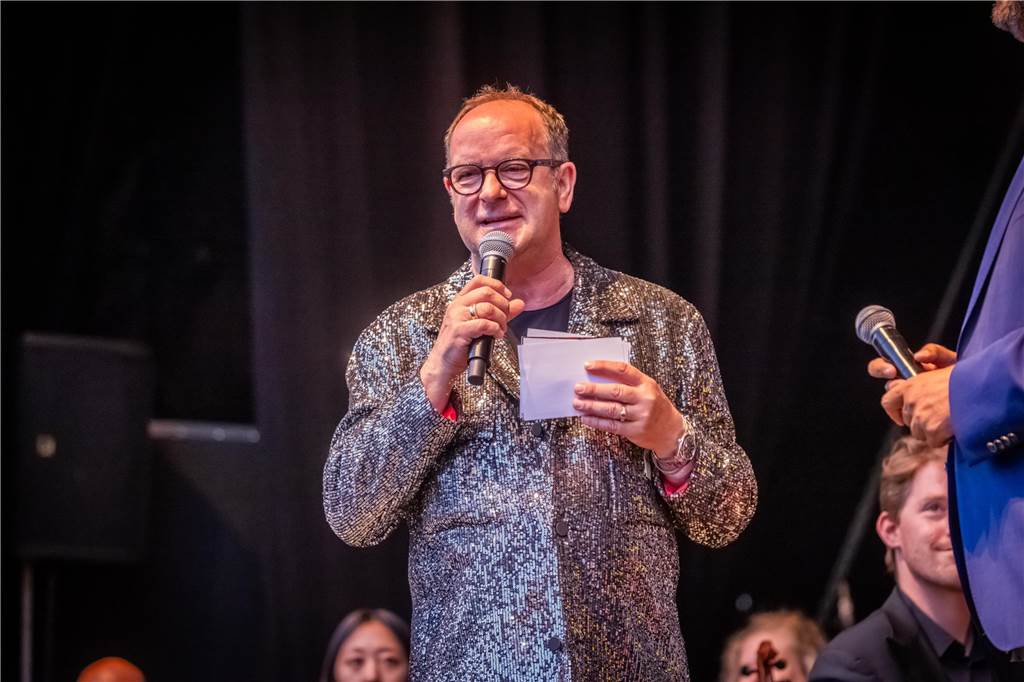 Am zweiten Tag der Cityring-Konzerte haben die Dortmunder Philharmoniker unter der Leitung von Christoph Huber die größten Hits von ABBA präsentiert. Mit dabei war die international erfolgreiche ABBA-Cover-Band Super Swede.