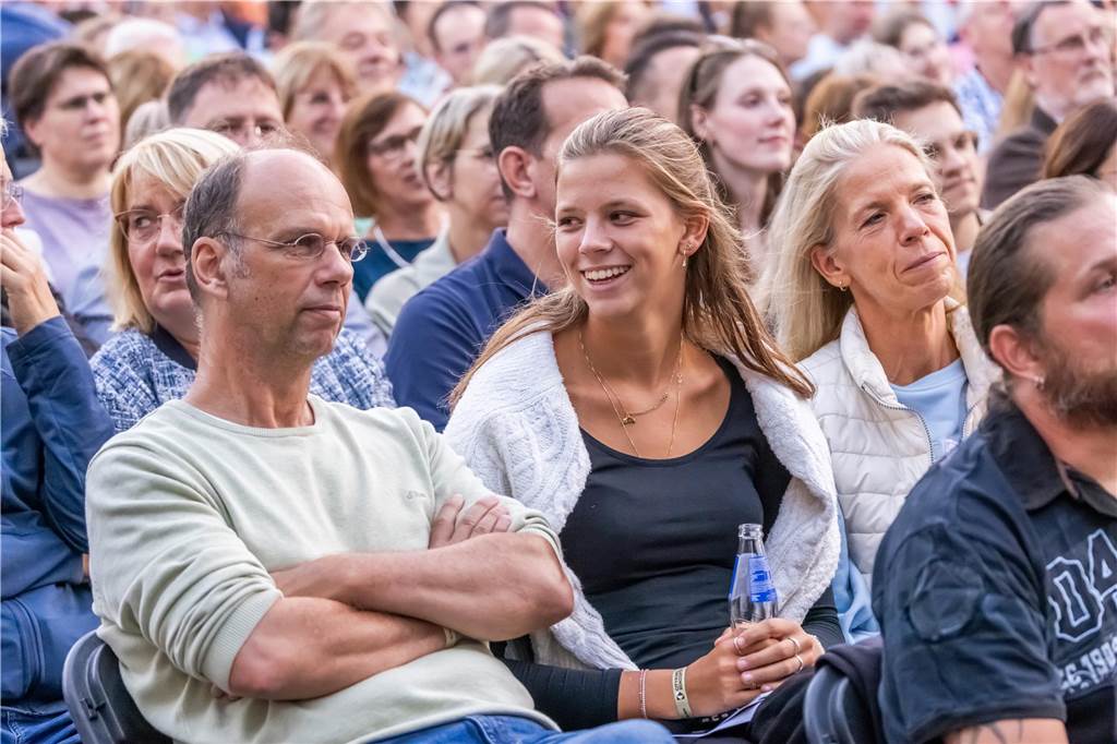 Am zweiten Tag der Cityring-Konzerte haben die Dortmunder Philharmoniker unter der Leitung von Christoph Huber die größten Hits von ABBA präsentiert. Mit dabei war die international erfolgreiche ABBA-Cover-Band Super Swede.