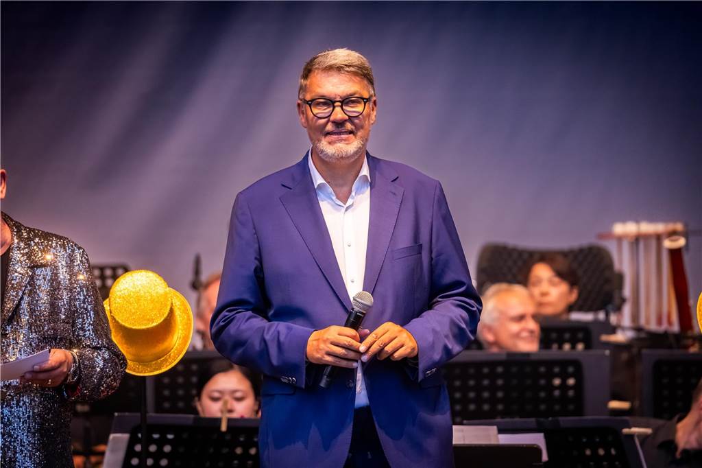 Am zweiten Tag der Cityring-Konzerte haben die Dortmunder Philharmoniker unter der Leitung von Christoph Huber die größten Hits von ABBA präsentiert. Mit dabei war die international erfolgreiche ABBA-Cover-Band Super Swede.