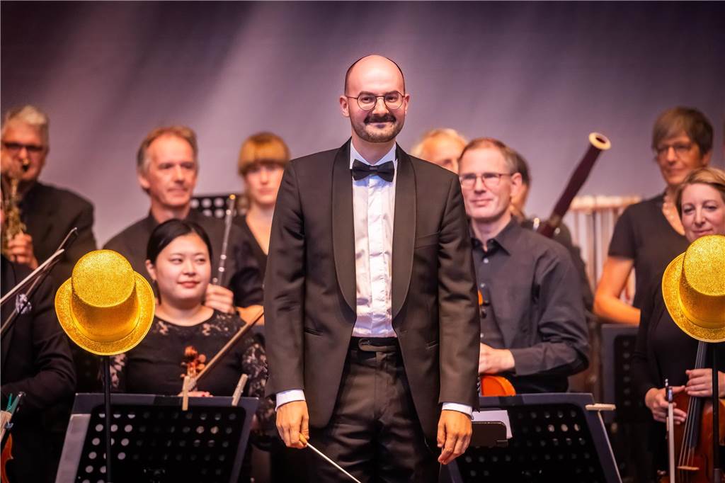 Am zweiten Tag der Cityring-Konzerte haben die Dortmunder Philharmoniker unter der Leitung von Christoph Huber die größten Hits von ABBA präsentiert. Mit dabei war die international erfolgreiche ABBA-Cover-Band Super Swede.