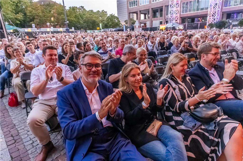 Am zweiten Tag der Cityring-Konzerte haben die Dortmunder Philharmoniker unter der Leitung von Christoph Huber die größten Hits von ABBA präsentiert. Mit dabei war die international erfolgreiche ABBA-Cover-Band Super Swede.