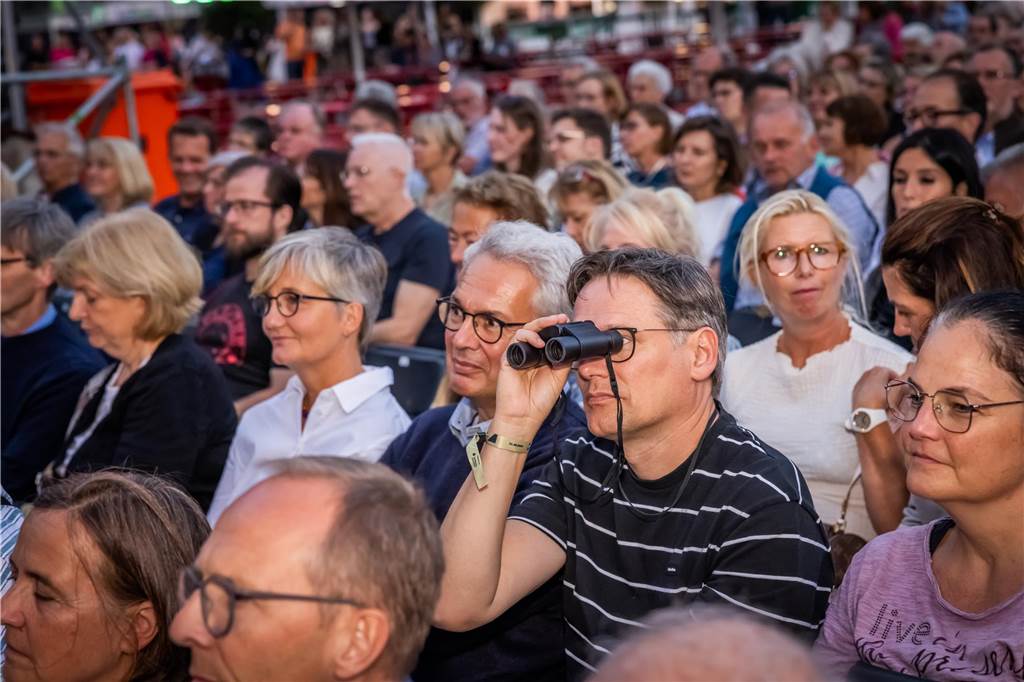 Am zweiten Tag der Cityring-Konzerte haben die Dortmunder Philharmoniker unter der Leitung von Christoph Huber die größten Hits von ABBA präsentiert. Mit dabei war die international erfolgreiche ABBA-Cover-Band Super Swede.