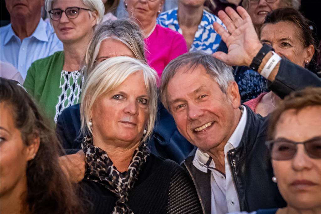 Am zweiten Tag der Cityring-Konzerte haben die Dortmunder Philharmoniker unter der Leitung von Christoph Huber die größten Hits von ABBA präsentiert. Mit dabei war die international erfolgreiche ABBA-Cover-Band Super Swede.