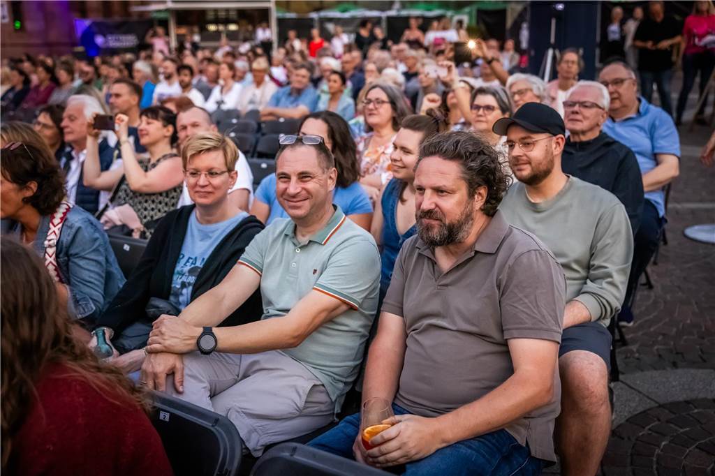 Am zweiten Tag der Cityring-Konzerte haben die Dortmunder Philharmoniker unter der Leitung von Christoph Huber die größten Hits von ABBA präsentiert. Mit dabei war die international erfolgreiche ABBA-Cover-Band Super Swede.