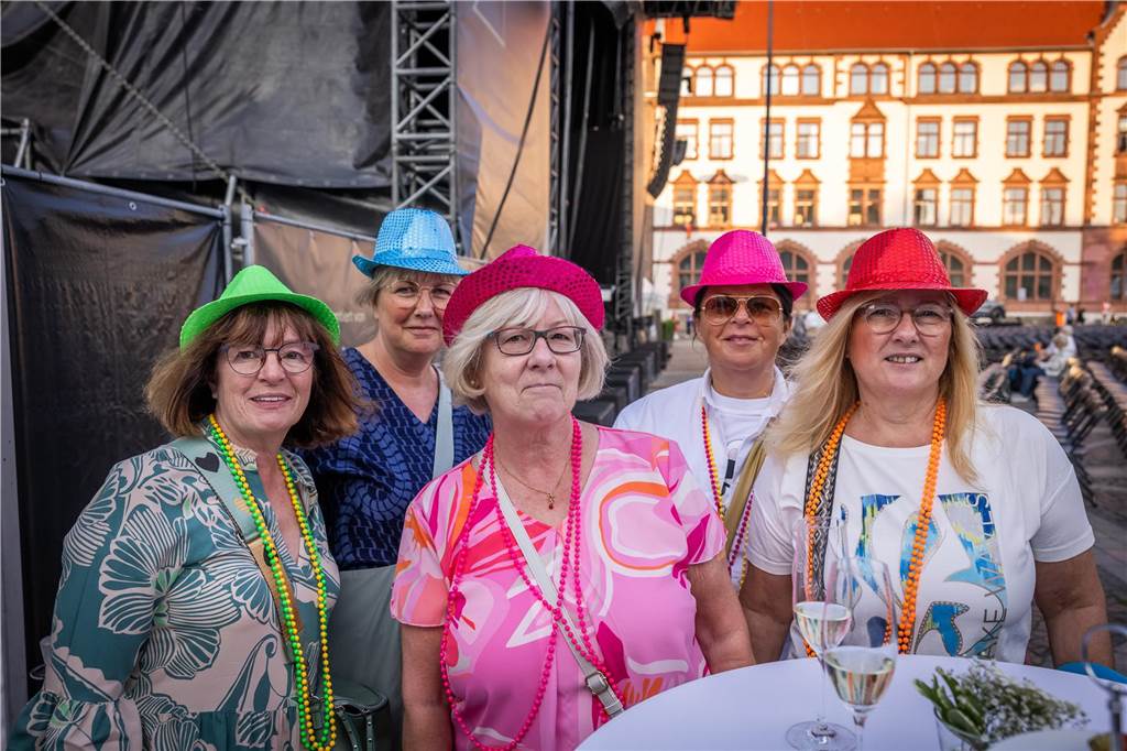 Am zweiten Tag der Cityring-Konzerte haben die Dortmunder Philharmoniker unter der Leitung von Christoph Huber die größten Hits von ABBA präsentiert. Mit dabei war die international erfolgreiche ABBA-Cover-Band Super Swede.