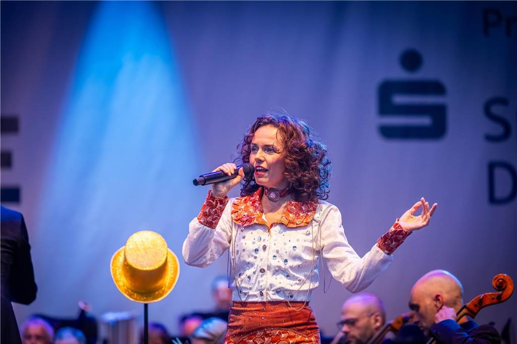 Am zweiten Tag der Cityring-Konzerte haben die Dortmunder Philharmoniker unter der Leitung von Christoph Huber die größten Hits von ABBA präsentiert. Mit dabei war die international erfolgreiche ABBA-Cover-Band Super Swede.