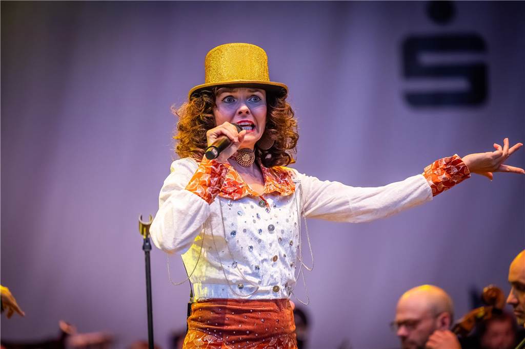 Am zweiten Tag der Cityring-Konzerte haben die Dortmunder Philharmoniker unter der Leitung von Christoph Huber die größten Hits von ABBA präsentiert. Mit dabei war die international erfolgreiche ABBA-Cover-Band Super Swede.