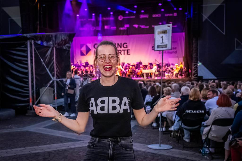 Am zweiten Tag der Cityring-Konzerte haben die Dortmunder Philharmoniker unter der Leitung von Christoph Huber die größten Hits von ABBA präsentiert. Mit dabei war die international erfolgreiche ABBA-Cover-Band Super Swede.