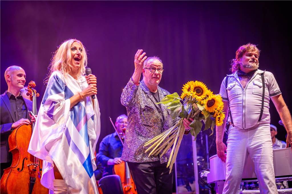 Am zweiten Tag der Cityring-Konzerte haben die Dortmunder Philharmoniker unter der Leitung von Christoph Huber die größten Hits von ABBA präsentiert. Mit dabei war die international erfolgreiche ABBA-Cover-Band Super Swede.