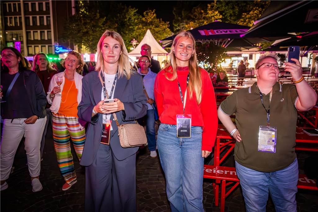 Am zweiten Tag der Cityring-Konzerte haben die Dortmunder Philharmoniker unter der Leitung von Christoph Huber die größten Hits von ABBA präsentiert. Mit dabei war die international erfolgreiche ABBA-Cover-Band Super Swede.