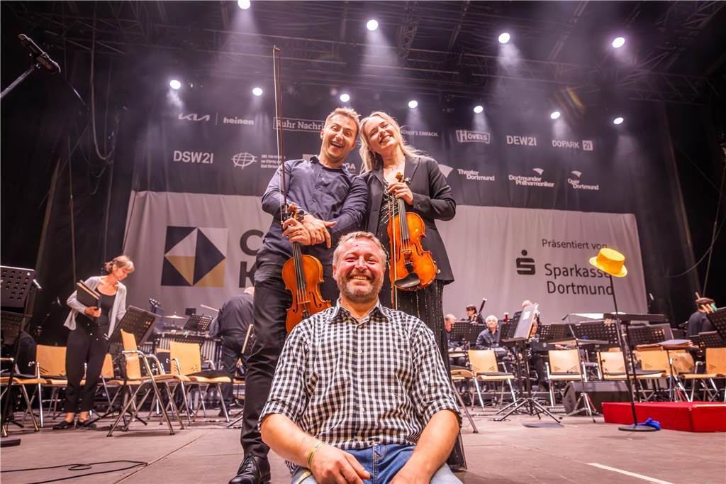 Am zweiten Tag der Cityring-Konzerte haben die Dortmunder Philharmoniker unter der Leitung von Christoph Huber die größten Hits von ABBA präsentiert. Mit dabei war die international erfolgreiche ABBA-Cover-Band Super Swede.