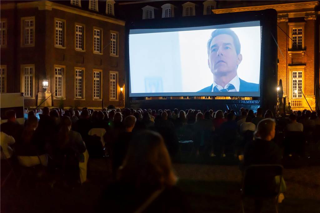 Am zweiten Tag des Open-Air-Kinos im Schloss Nordkirchen flimmerte Tom Cruise über die Leinwand.