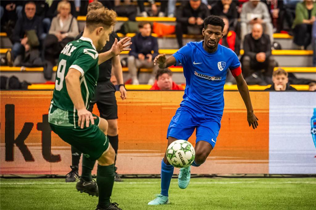 Kreisliga-Topspieler fehlt bei Hallenstadtmeisterschaft: Er hat dafür einen guten Grund Amar Anne (r.) fehlt dem VfR Kirchlinde bei der Hallenstadtmeisterschaft Dortmund 2024/2025.
