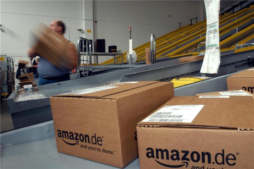Amazon übernahm bereits 2012 den Entwickler von Lagerhaus-Robotern Kiva und automatisierte damit teilweise die eigenen Logistikzentren. Foto: Zucchi Uwe