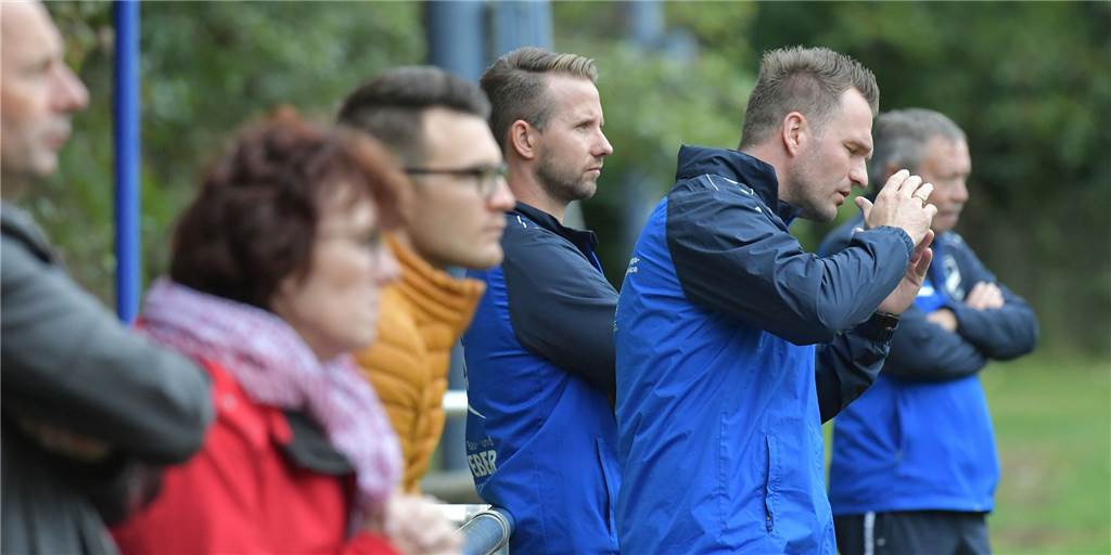 Kurioser Grund: Adener Derby zwischen TuS Niederaden und SuS Oberaden verlegt Amel Mesic und sein Trainerteam müssen das Derby gegen den SuS Oberaden um einige Tage verschieben.