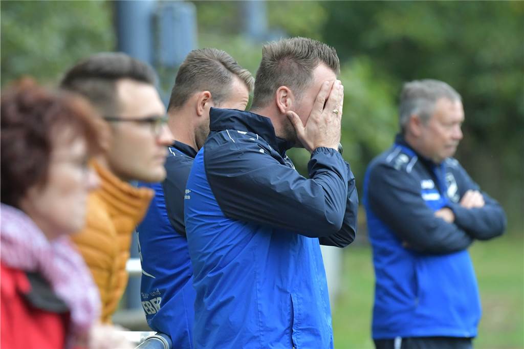Wethmar-Keeper hält Elfmeter in der Nachspielzeit - BV Lünen degradiert den Gegner - die Übersicht Amel Mesic war nicht glücklich mit der Leistung seines Teams.