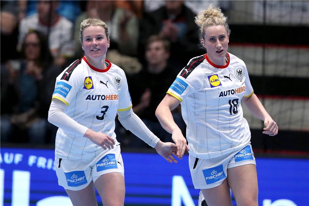 Handball-Skandal spitzt sich zu: BVB entschuldigt sich bei Ex-Spielerinnen Amelie Berger (l.) und Mia Zschocke spielten für Borussia Dortmund.
