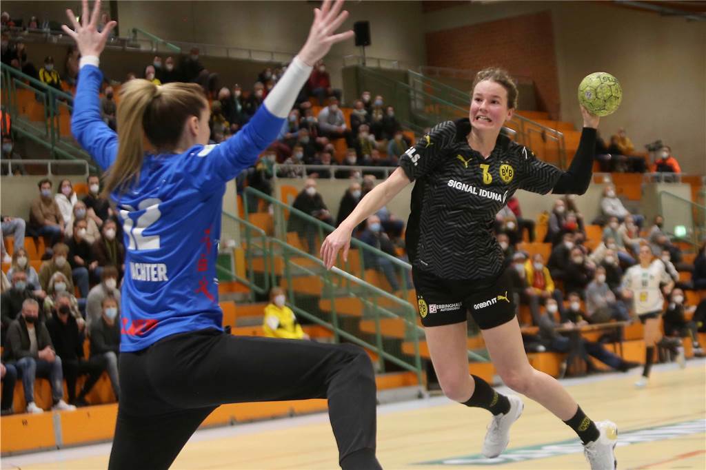 Borussia Dortmund: Handball-Boss Andreas Heiermann kündigt seinen Rückzug an Amelie Berger beim Gegenstoß.