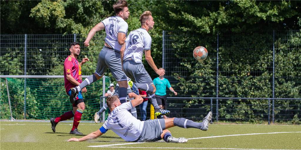 Amer Masic nach seinem ersten WSC-Spiel im Video: „Ist jetzt schon wie eine Familie“ Amer Masic (mit der Rückennummer 5) spielte am Sonntag seinen ersten Test für den Werner SC.