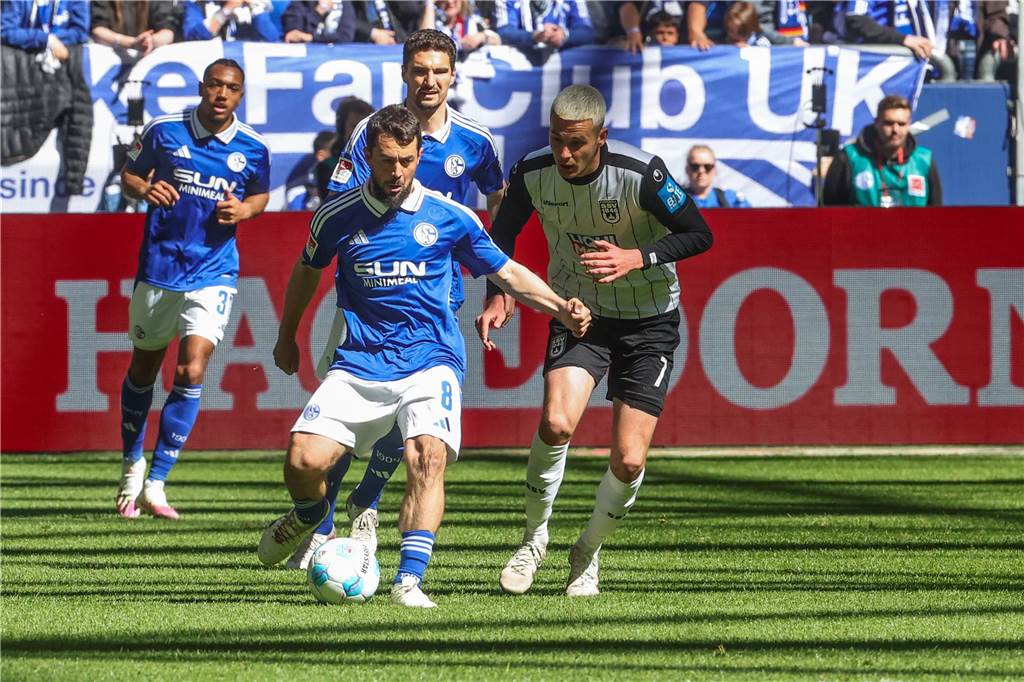 So stellt Schalke 04 die Weichen für die Zukunft Amin Younes (l.) bereitete das Schalker 1:1 mit vor.