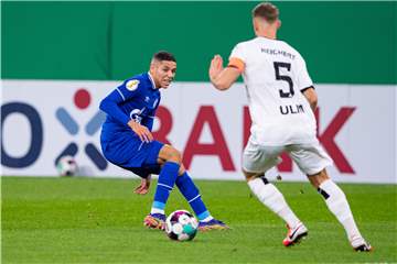 Amine Harit (l.) hat sich mit Trainer Christian Gross ausgesprochen.