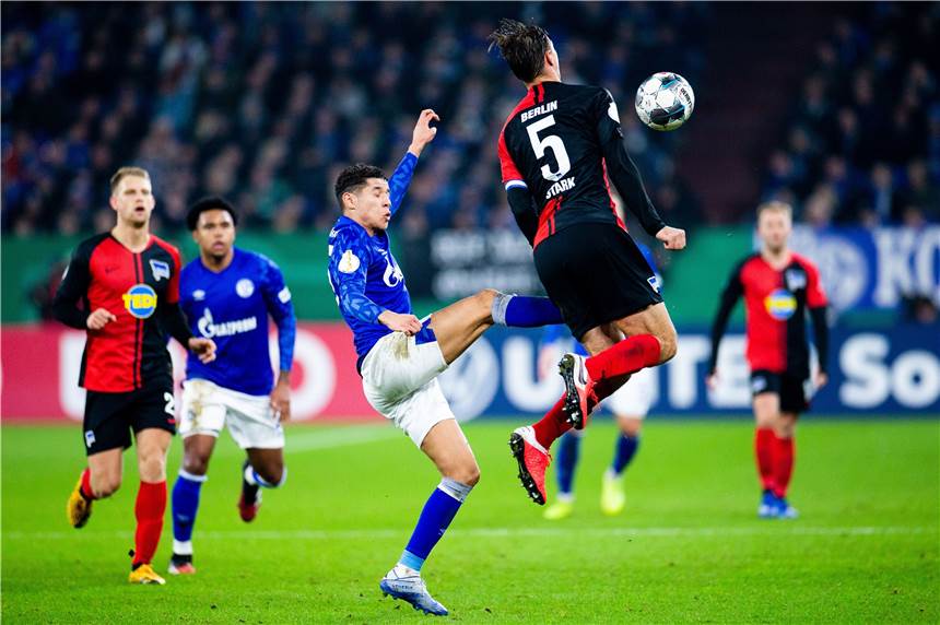 Wie Schalke-Star Amine Harit die bisherige Saison beurteilt Amine Harit (l.) sieht Schalke 04 auf einem guten Weg.
