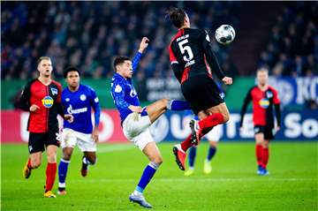 Amine Harit (l.) sieht Schalke 04 auf einem guten Weg.