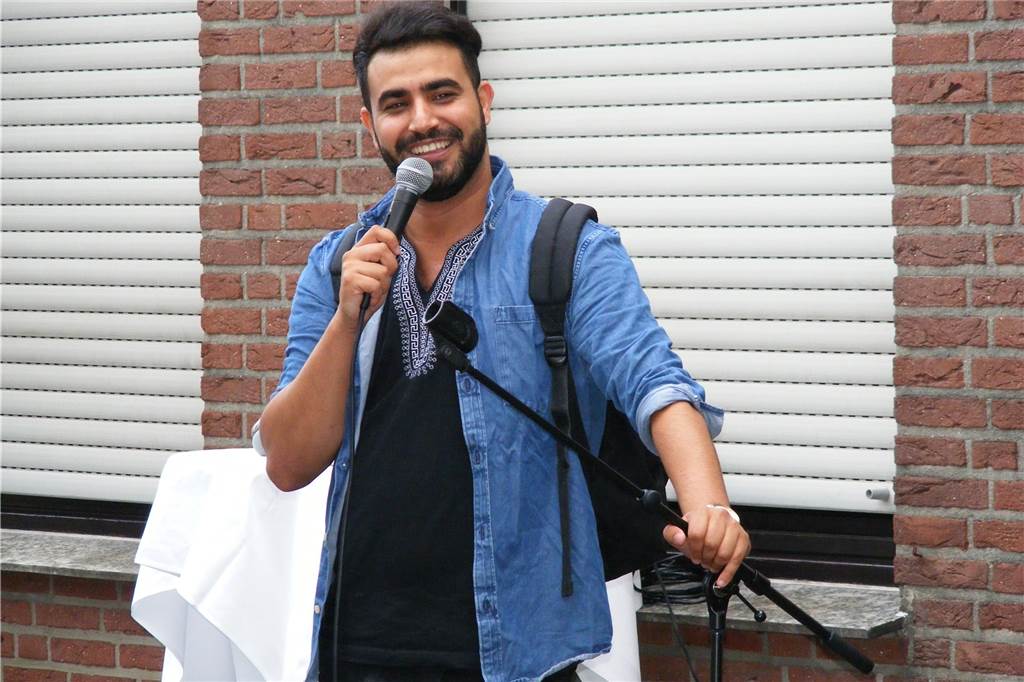 Frontalangriff aufs Zwerchfell bei der Mixed-Comedy-Show in Ottenstein Amjad gab einen witzigen Einblick in fremde Kulturen.