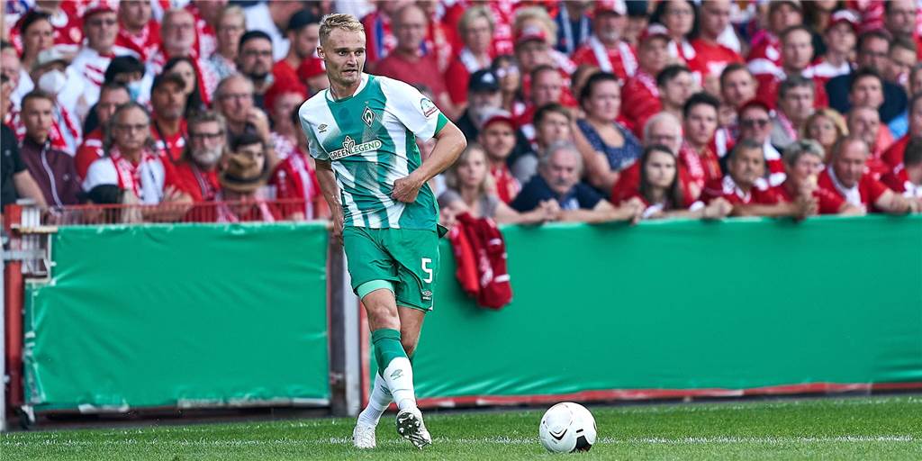 Ex-BVB-Spieler Amos Pieper bei Werder Bremen: Lied zum Einstand überzeugt die Mitspieler nicht Amos Pieper ist froh , Werder Bremen als nächste Vereinsstation zu haben.