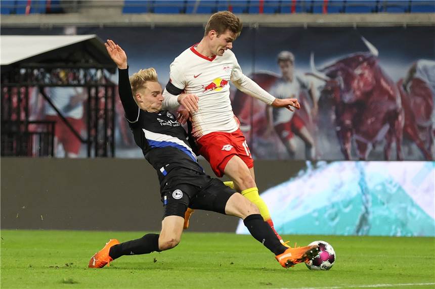 Willms verliert mit Zwickau, Grodowski erleidet nächsten Rückschlag, Pieper patzt böse Amos Pieper (l.) holt Alexander Sörloth von den Beinen - Elfmeter.