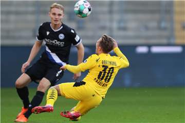Amos Pieper (l.) traf auf seinen Ausbildungsverein.