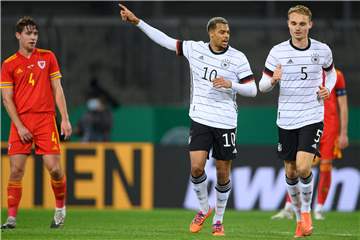 Amos Pieper (r.) fährt zur U21-Europameisterschaft.
