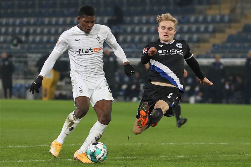Pieper und Akono zu Abstiegsgipfeln, Willms mit anspruchsvoller Aufgabe Amos Pieper (r.) reist am Sonntag mit Arminia Bielefeld zum 1. FC Köln.