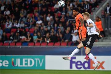 Amos Pieper (r.) zog gegen die Niederlande ins EM-Finale ein.
