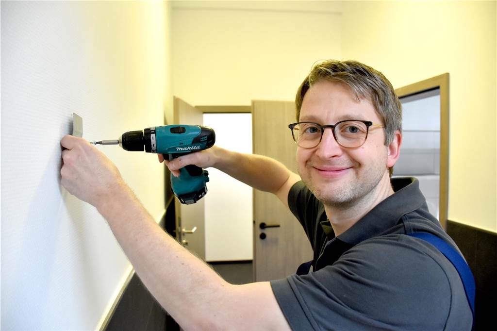 AMT präsentiert neues Büro und Ideen: Umbau ist pünktlich abgeschlossen AMT-Geschäftsführer Benedikt Homölle hat selbst mit Hand angelegt: Der Umbau des Büros von Ahaus Marketing und Touristik ist nach knapp vier Wochen abgeschlossen.