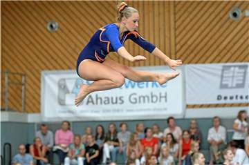 An allen vier Geräten präsentierte Katharina Schalk ihre Übungen. Auch sie war geschockt von den schweren Verletzungen ihrer Mannschaftskolleginnen.