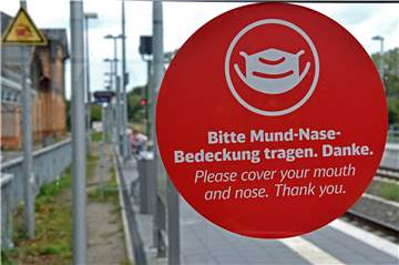 An den Bahnsteigen müssen Fahrgäste ebenfalls Mund und Nase bedecken.
