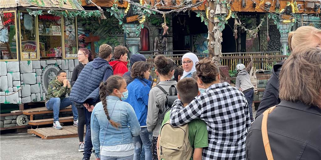 Himmelfahrtskirmes in Lünen eröffnet: Schlange stehen für Freifahrten An den Fahrgeschäften bildeten sich am Donnerstagvormittag Schlangen.