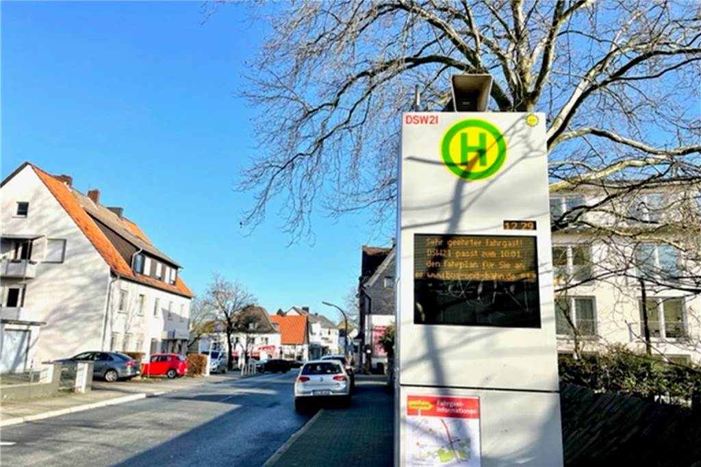 Weil Autos jetzt korrekt parken, kommt der Linienbus nicht mehr durch An den Haltestellen Wellinghofen Markt und Blenkerweg halten jetzt nur noch Busse der Linie 447.