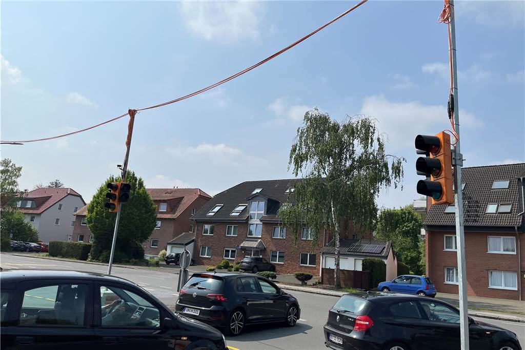 Sperrung der Wickeder Straße: Nachbarn sprechen von „Vollkatastrophe“ An den Kreuzungen Kurler Straße/Flemerskamp (Foto) und Kurler Straße/Plaßstraße sind Baustellenampeln aufgebaut worden