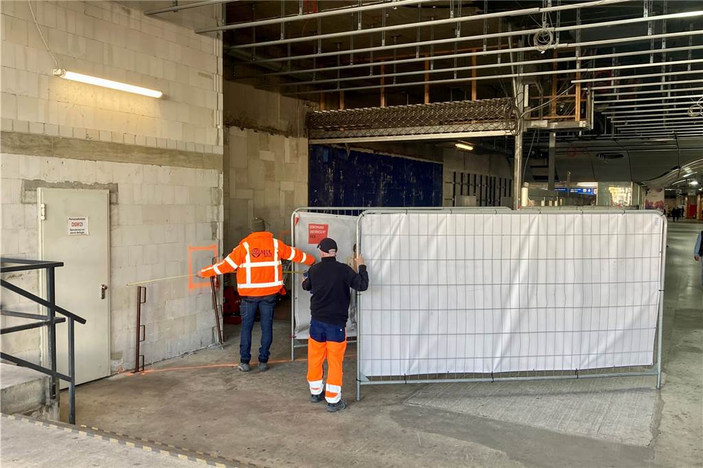 Ärger um Natursteinboden: U-Bahn-Station Hauptbahnhof bleibt Dauerbaustelle An den nördlichen Zugängen zur U-Bahnstation Hauptbahnhof beginnt jetzt der Umbau. Der erste Zugang ist schon gesperrt.