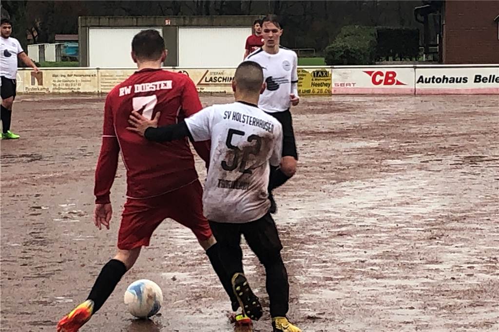 Nur die Harten komm‘n in‘n Garten - auf zwei von Dorstens letzten Ascheplätzen wurde gespielt FC RW Dorsten II - SV Holsterhausen III