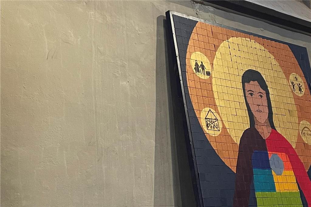 Pfarrer Ostholthoff und Maik Gerding: In der Sixtus-Kirche entsteht Neues Eine durchnässte Wand in der Sixtus-Kirche