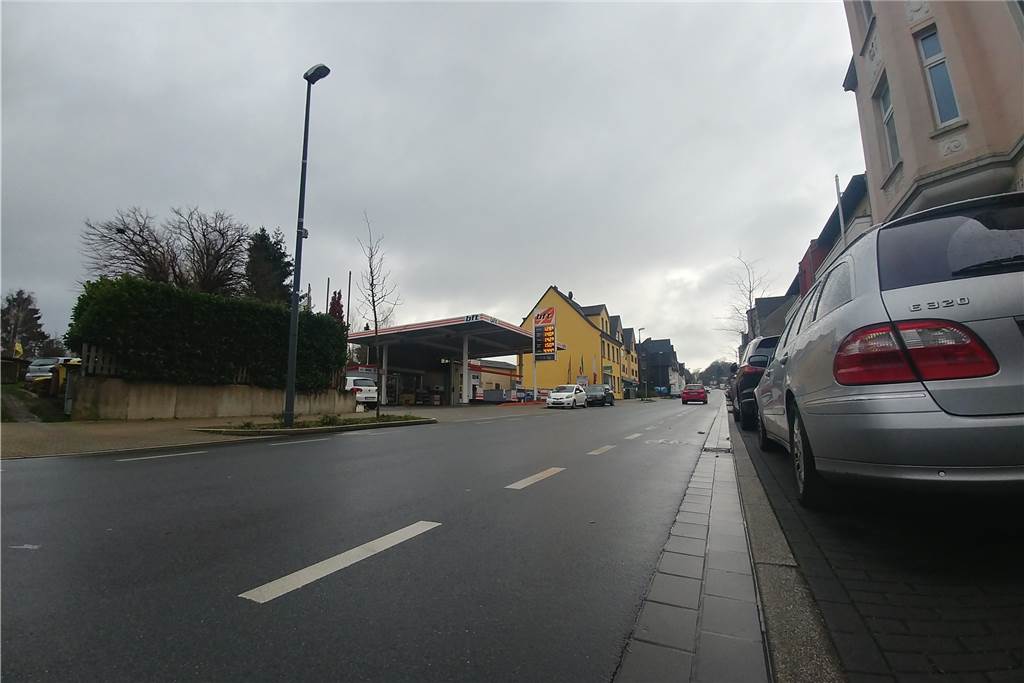 Berghofer Zentrum rüstet gegen Dauerparker auf An der Berghofer Straße gab es seit dem Umbau der City Ärger ums Parken. Das soll sich nun ändern.
